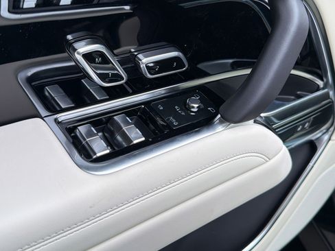 New 2026 Land Rover Range Rover Long Wheelbase SE image 21