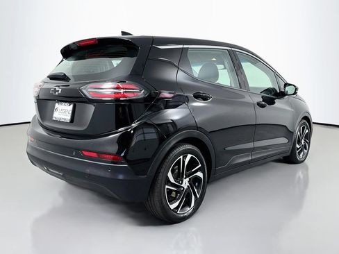 Used 2023 Chevrolet Bolt LT w/ Infotainment Package FWD image 5