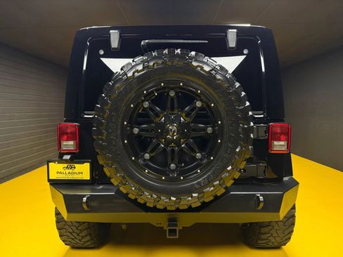 Used 2015 Jeep Wrangler Unlimited Sahara w/ Max Tow Package AWD/4WD image 2