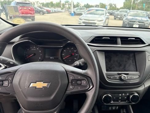 Used 2023 Chevrolet TrailBlazer LT FWD image 11