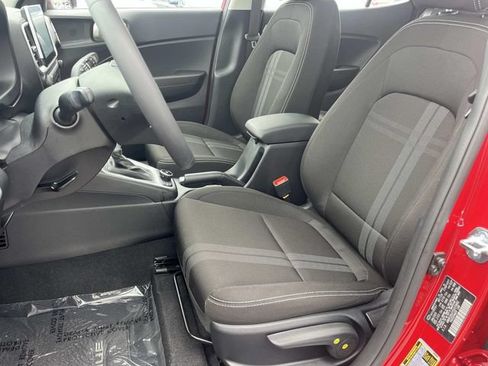 Certified 2025 Hyundai Venue SEL FWD image 21