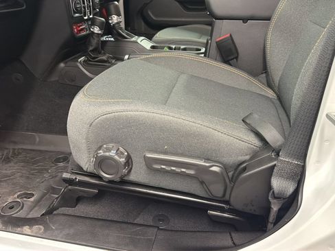 Used 2025 Jeep Gladiator Sport AWD/4WD image 28