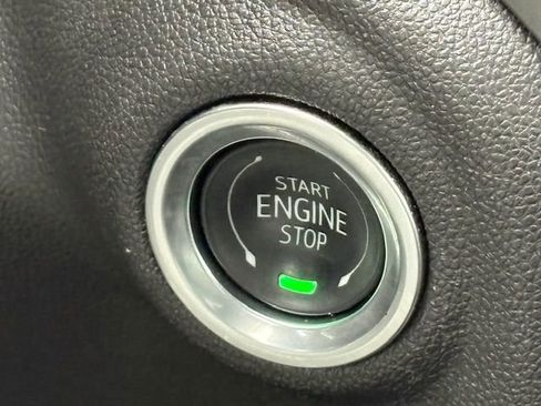 Used 2025 Chevrolet Silverado 1500 W/T image 19