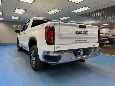 Certified 2025 GMC Sierra 1500 SLT image 10