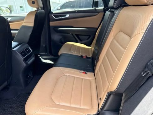 Certified 2024 Volkswagen Atlas Cross Sport SEL R-Line AWD/4WD image 5