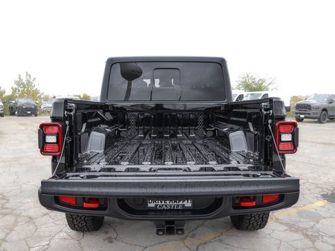 New 2025 Jeep Gladiator Rubicon w/ Convenience Group image 15