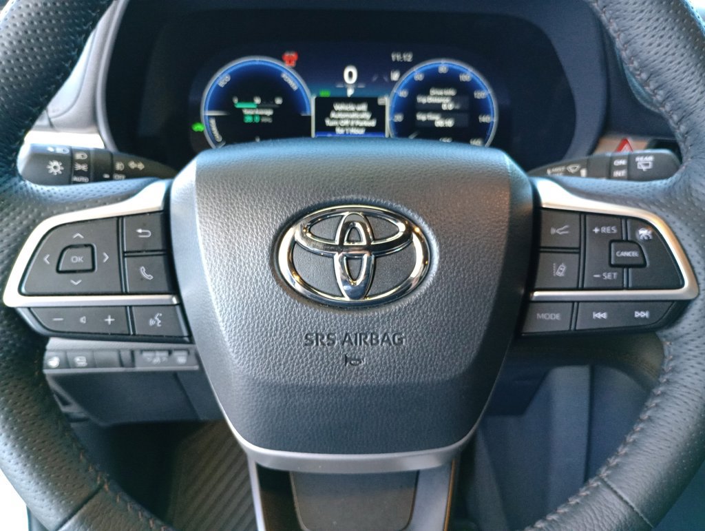 Used 2026 Toyota Sienna Platinum AWD/4WD image 17