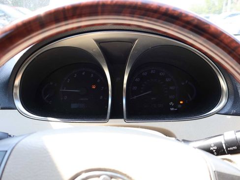 Used 2011 Toyota Avalon Limited image 29