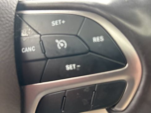 Used 2019 Jeep Grand Cherokee Overland AWD/4WD image 23
