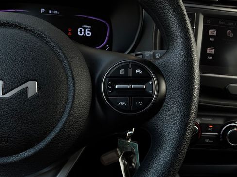 Used 2025 Kia Soul LX w/ LX Technology Package FWD image 31