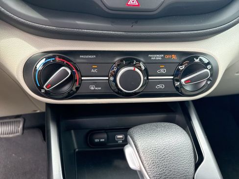 Used 2022 Kia Soul LX FWD image 12
