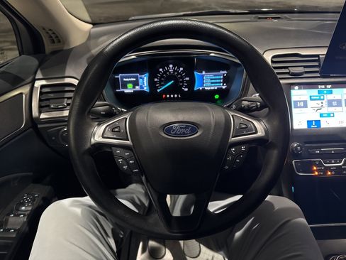 Certified 2018 Ford Fusion SE image 27