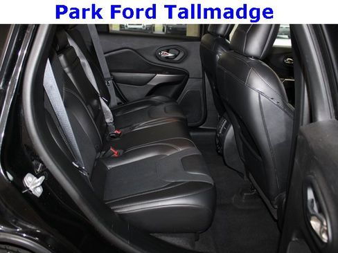 Used 2019 Jeep Cherokee Limited image 26