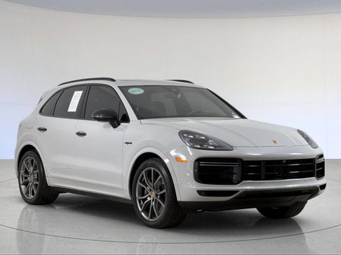 Certified 2023 Porsche Cayenne Turbo S AWD/4WD image 10