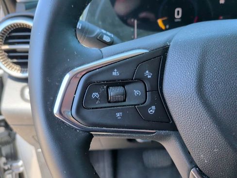 Used 2025 Chevrolet Trax ACTIV w/ Sunroof Package FWD image 17