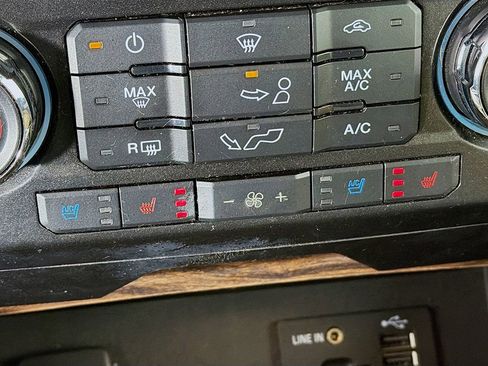 Used 2015 Ford F150 Lariat image 36