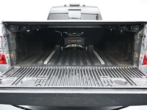 Used 2018 Nissan Titan PRO-4X w/ Pro-4x Convenience Package AWD/4WD image 9