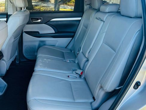 Used 2018 Toyota Highlander XLE image 22