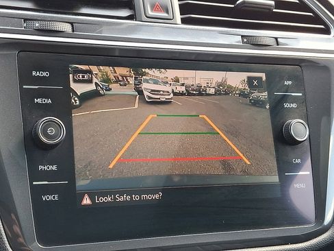 Used 2022 Volkswagen Tiguan SE image 18