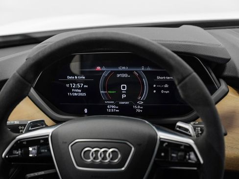 Used 2022 Audi e-tron GT Premium Plus image 25