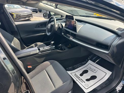 Used 2025 Toyota Prius LE AWD/4WD image 15