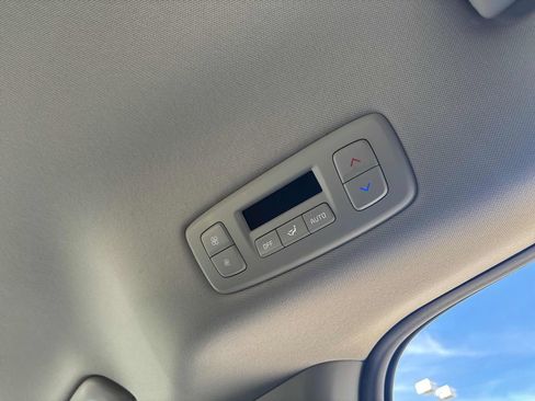 Used 2025 Kia Carnival EX image 76