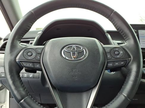 Used 2022 Toyota Camry SE w/ Cold Weather Package image 18