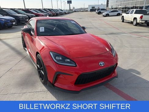 Used 2024 Toyota GR86 Premium w/ Performance Package image 2
