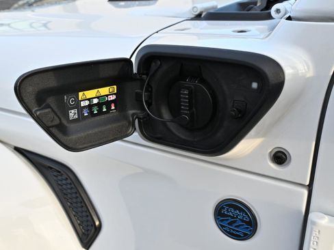Used 2024 Jeep Wrangler High Altitude AWD/4WD image 64