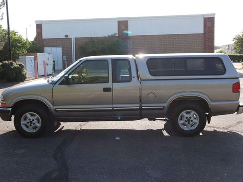 Used 2001 Chevrolet S10 Pickup LS w/ Preferred Equipment Group image 9