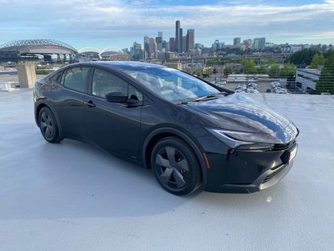 Certified 2023 Toyota Prius LE AWD/4WD image 28