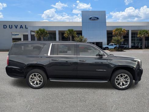 Used 2020 GMC Yukon XL SLT w/ HD Trailering Package image 3