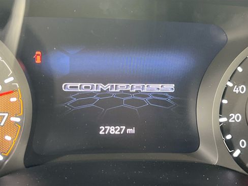 Used 2022 Jeep Compass Latitude AWD/4WD image 12