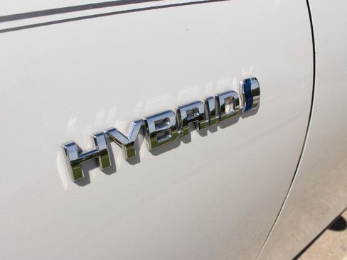 Used 2021 Toyota Venza XLE w/ Softex Package image 24