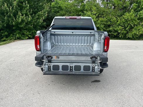 Used 2025 GMC Sierra 1500 SLT AWD/4WD image 5