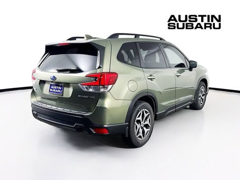 Used 2020 Subaru Forester Premium image 7