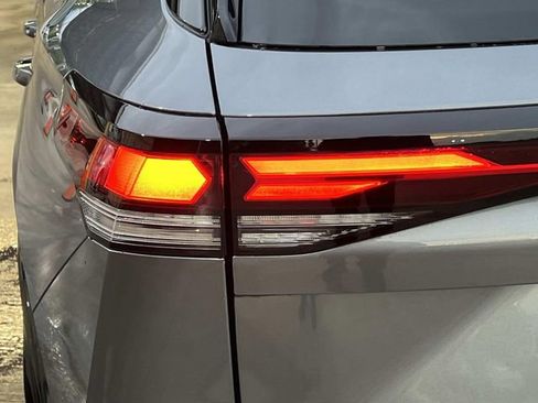 New 2026 Volkswagen Tiguan SE R-Line image 5