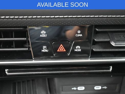Used 2025 Volkswagen Atlas SE AWD/4WD image 22