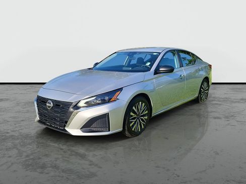 Used 2024 Nissan Altima 2.5 SV FWD image 5