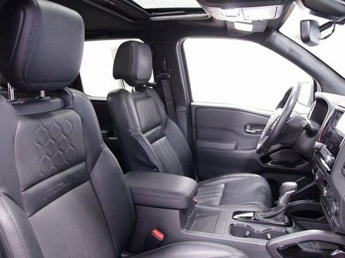 Used 2022 Nissan Frontier PRO-4X w/ Pro-4X Premium Package image 12