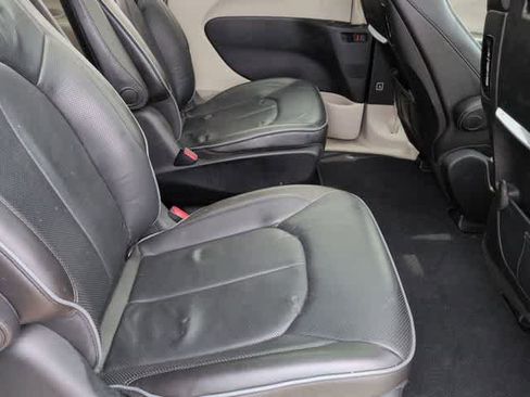 Used 2020 Chrysler Pacifica Limited w/ Advanced Safetytec Group FWD image 21