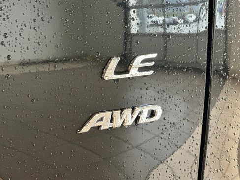 Used 2026 Toyota Corolla Cross LE image 7