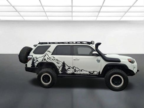 Used 2021 Toyota 4Runner TRD Off-Road Premium AWD/4WD image 2