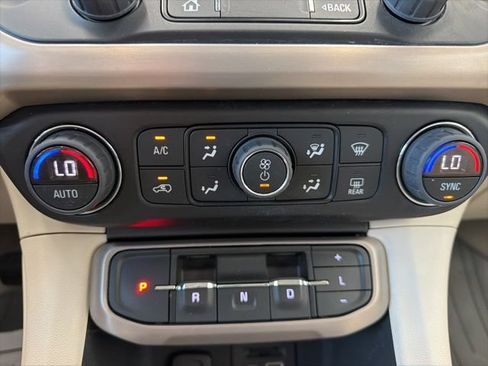 Used 2022 GMC Acadia Denali w/ Denali Ultimate Package AWD/4WD image 29