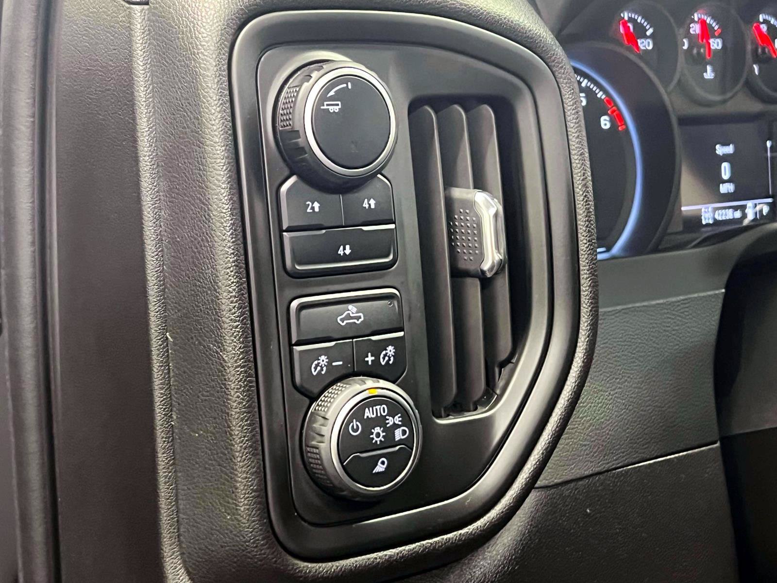 Used 2023 Chevrolet Silverado 2500 Custom w/ Custom Convenience Package AWD/4WD image 17