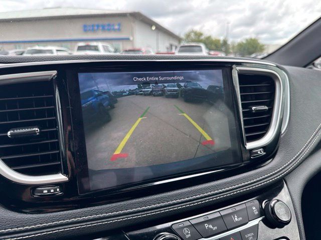 Used 2021 Chrysler Pacifica Touring w/ S Appearance Package FWD image 18