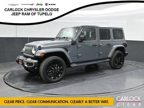 Used 2025 Jeep Wrangler Unlimited Sahara AWD/4WD image 1