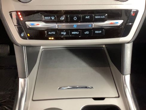 Used 2022 Ford Explorer XLT w/ Equipment Group 202A image 30