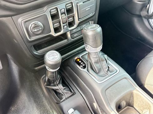 Used 2023 Jeep Wrangler Unlimited Sahara AWD/4WD image 18
