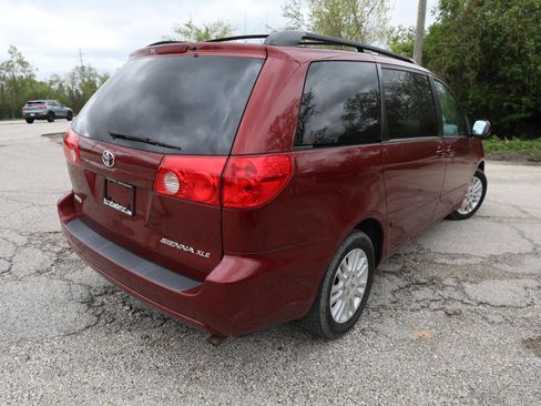 Used 2010 Toyota Sienna XLE FWD image 6